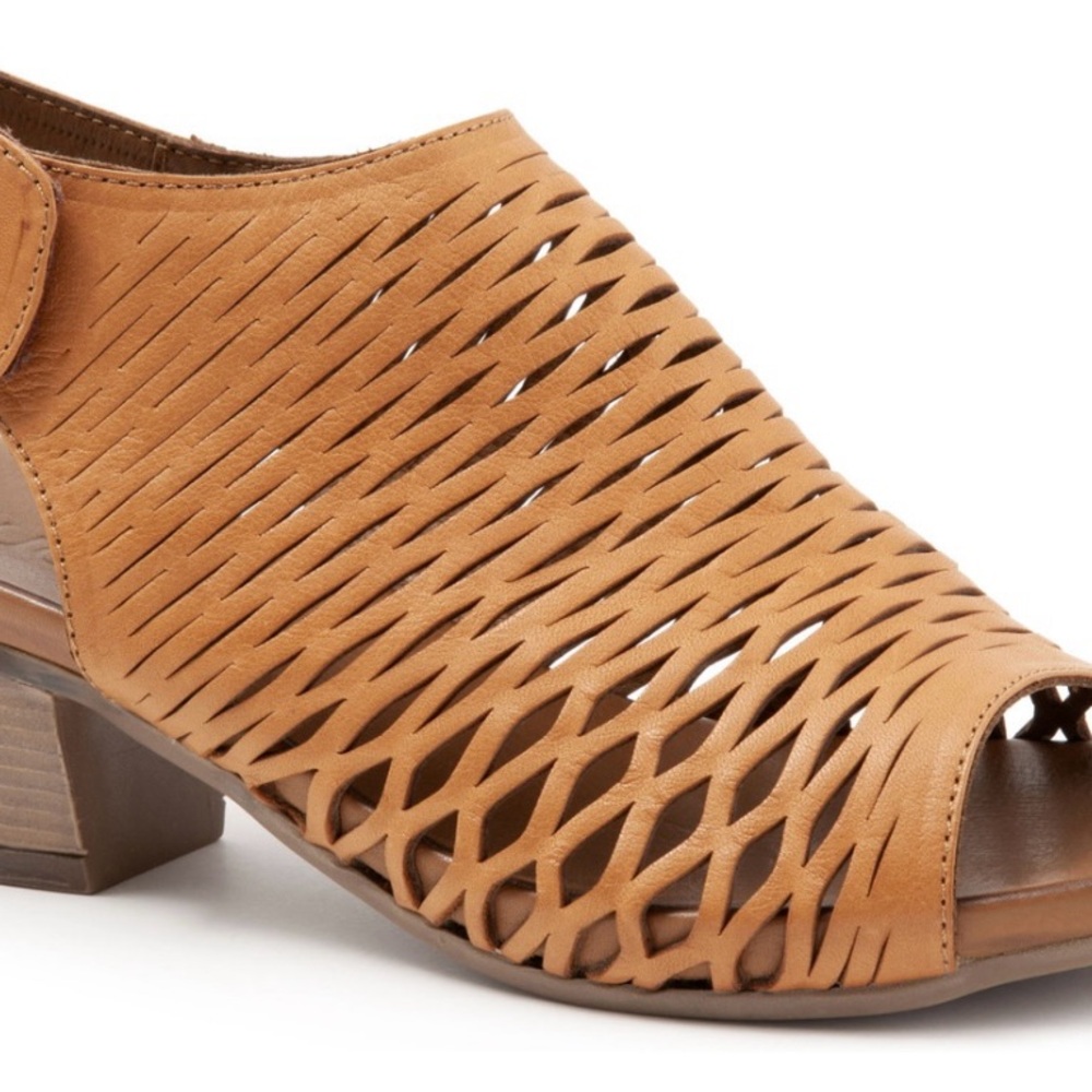 Bueno Lacey Leather Cutout Mid-Heel Sandal